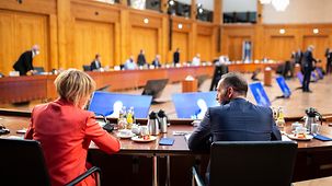 Heiko Maas im Konfenrenzsaal beim Gymnich-Treffen mit den Aussenministern der Mitgliedstaaten der Europäischen Union.