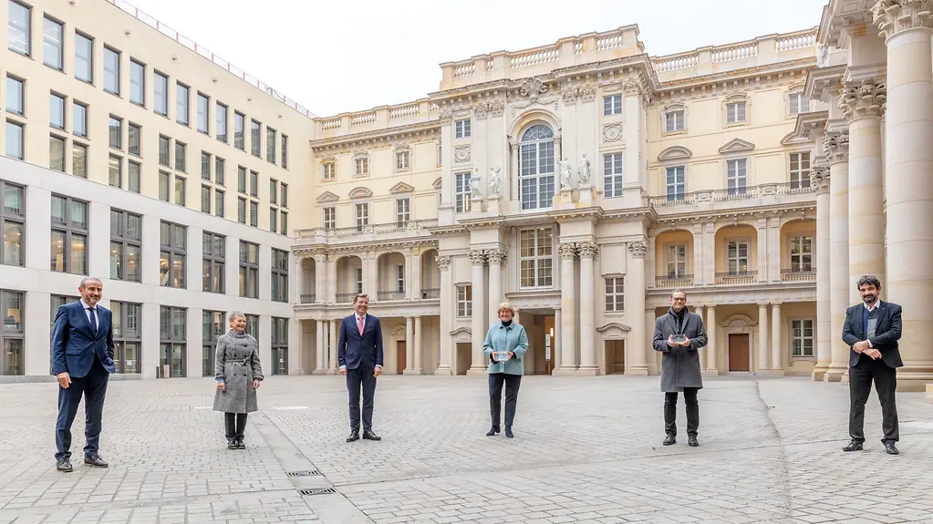 The opening of the Humboldt Forum (left to right) Hermann Parzinger, Sabine Kunst, Hartmut Dorgerloh, Monika Grütters, Michael Müller, Pauls Spies