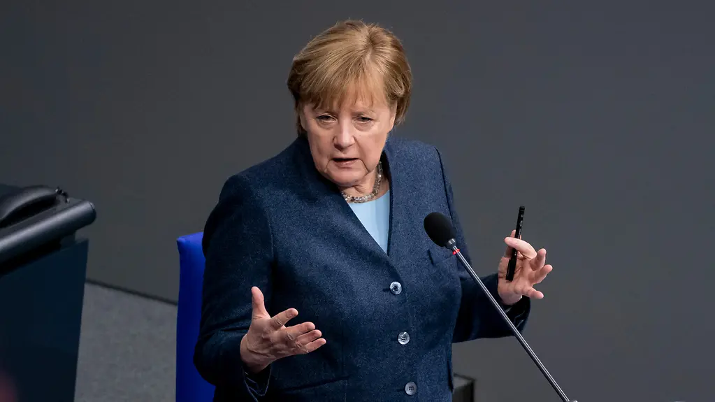 Bundeskanzlerin Angela Merkel bei einer Regierungserklärung im Bundestag.