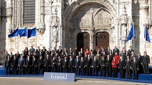 Family photo of the heads of state and government in front of the Jerónimos Monastery