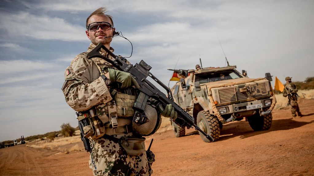 Foto zeigt einen Soldaten in Mali. 