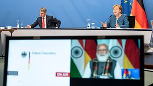 Bundeskanzlerin Angela Merkel im Gespräch mit Narendra Modi, Indiens Premierminister.