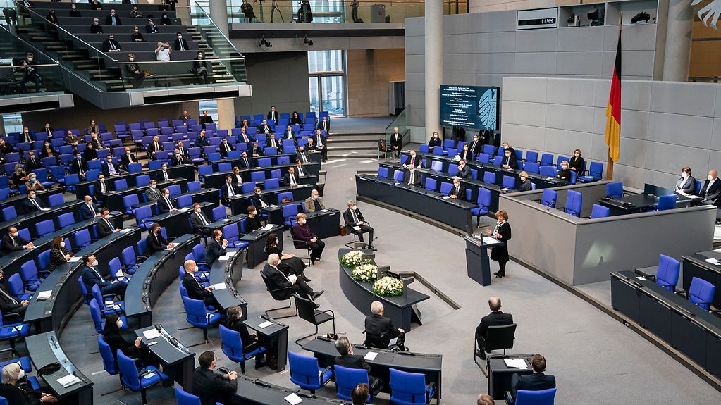 Charlotte Knobloch, Präsidentin der Israelitischen Kultusgemeinde München und Oberbayern, spricht im Bundestag.