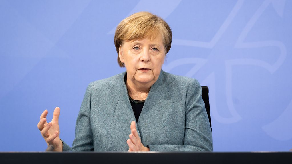 Bundeskanzlerin Angela Merkel spricht während einer Pressekonferenz.
