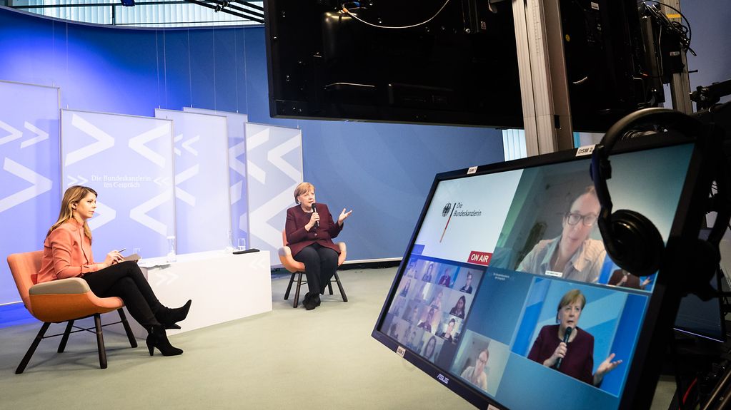 Chancellor Angela Merkel discusses with parents, including single parents 