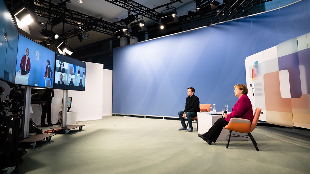 Bundeskanzlerin Angela Merkel bei der Auftaktveranstaltung zum Jahr der digitalen Bildung