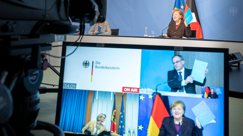 Federal Chancellor Angela Merkel is presented with the Annual Report of the Commission of Experts for Research and Innovation