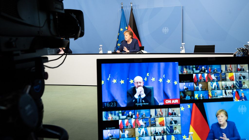 The photo shows Federal Chancellor Angela Merkel at a video conference