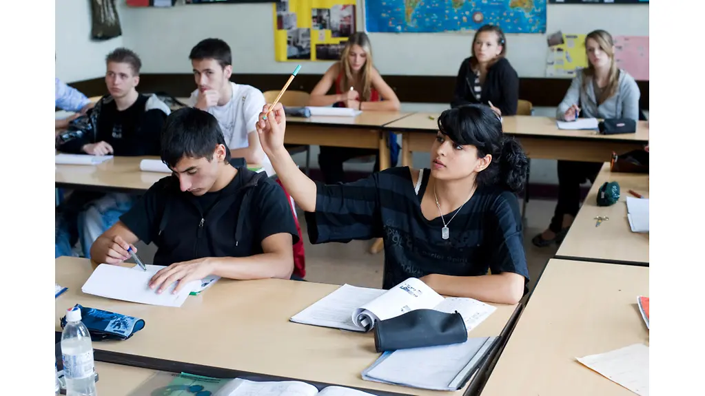 Schülerinnen und Schüler der Oppenheim-Schule, Berlin - Charlottenburg - Wilmersdorf im Unterricht Ausländer, Integration D2009