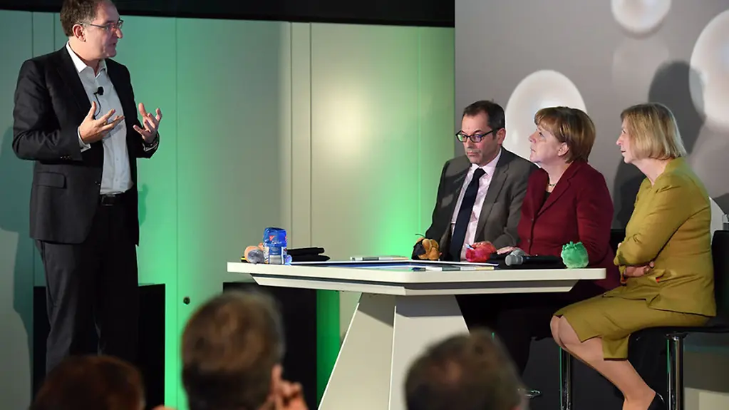 Prof. Seeberger, St Sontowski, Bkin Merkel, BMin Wanka