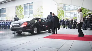 Ankunft von François Hollande vor dem Kanzleramt.