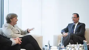 Merkel und Hollande im Gespräch.