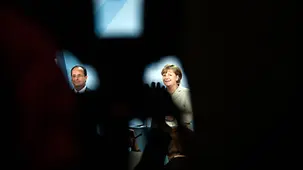 Merkel und Hollande während ihres Pressestatements
