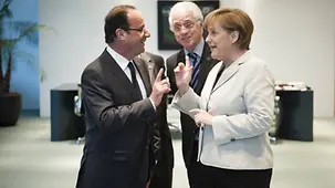 Merkel und Hollande mit Dolmetscher