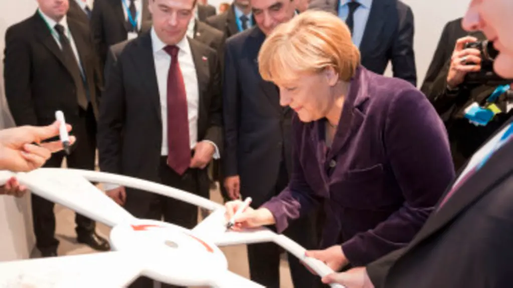 Signing the wheel turned to symbolically inaugurate the Nord Stream pipeline in Lubmin, during a formal ceremony to mark the first gas transport.
