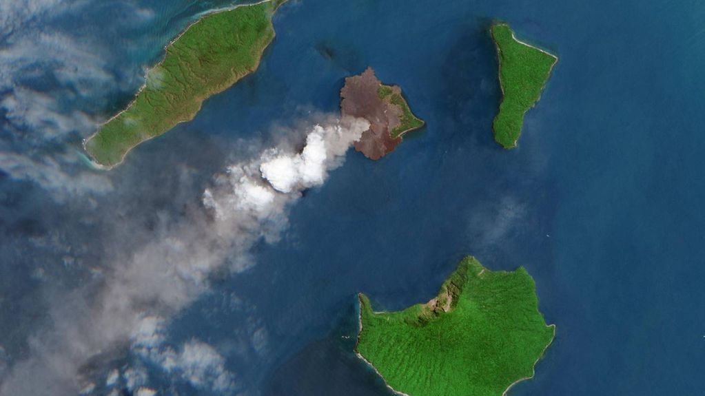 Satellitenaufnahme des indonesischen Vulkans Krakatau 