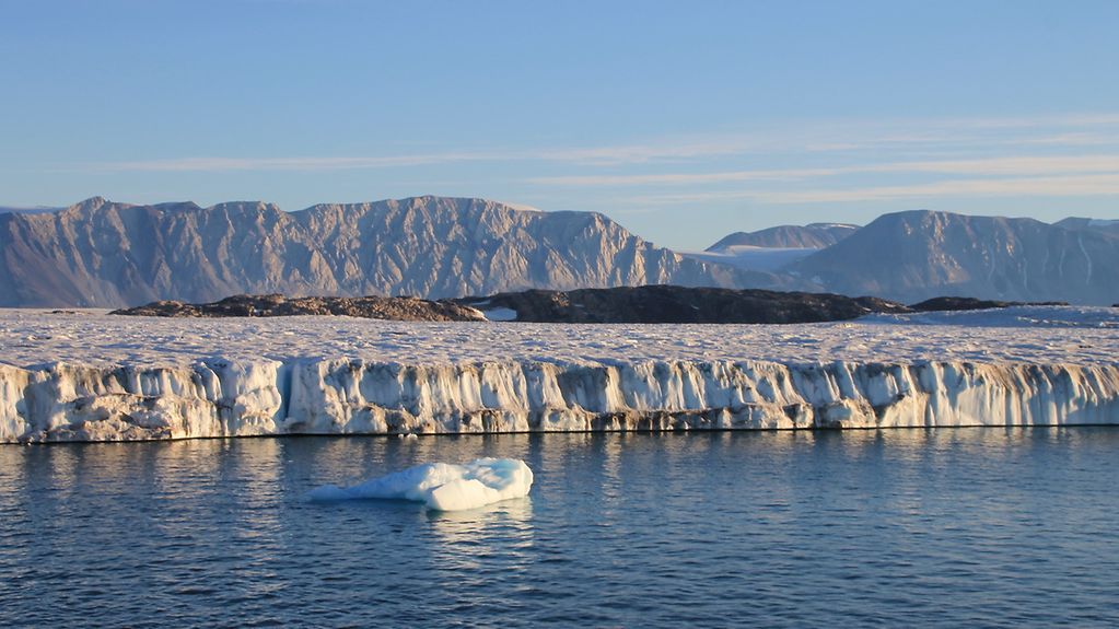 Der 79-Nord-Gletscher im äußersten Nordosten Grönlands schmolz in den vergangenen Jahren schneller als je zuvor.