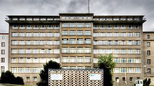 Außenansicht des Gebäudes des früheren Dienstsitzes des Ministeriums für Staatssicherheit der DDR