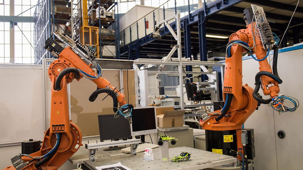 Industrieroboter im Fraunhofer-Institut für Produktionsanlagen und Konstruktionstechnik