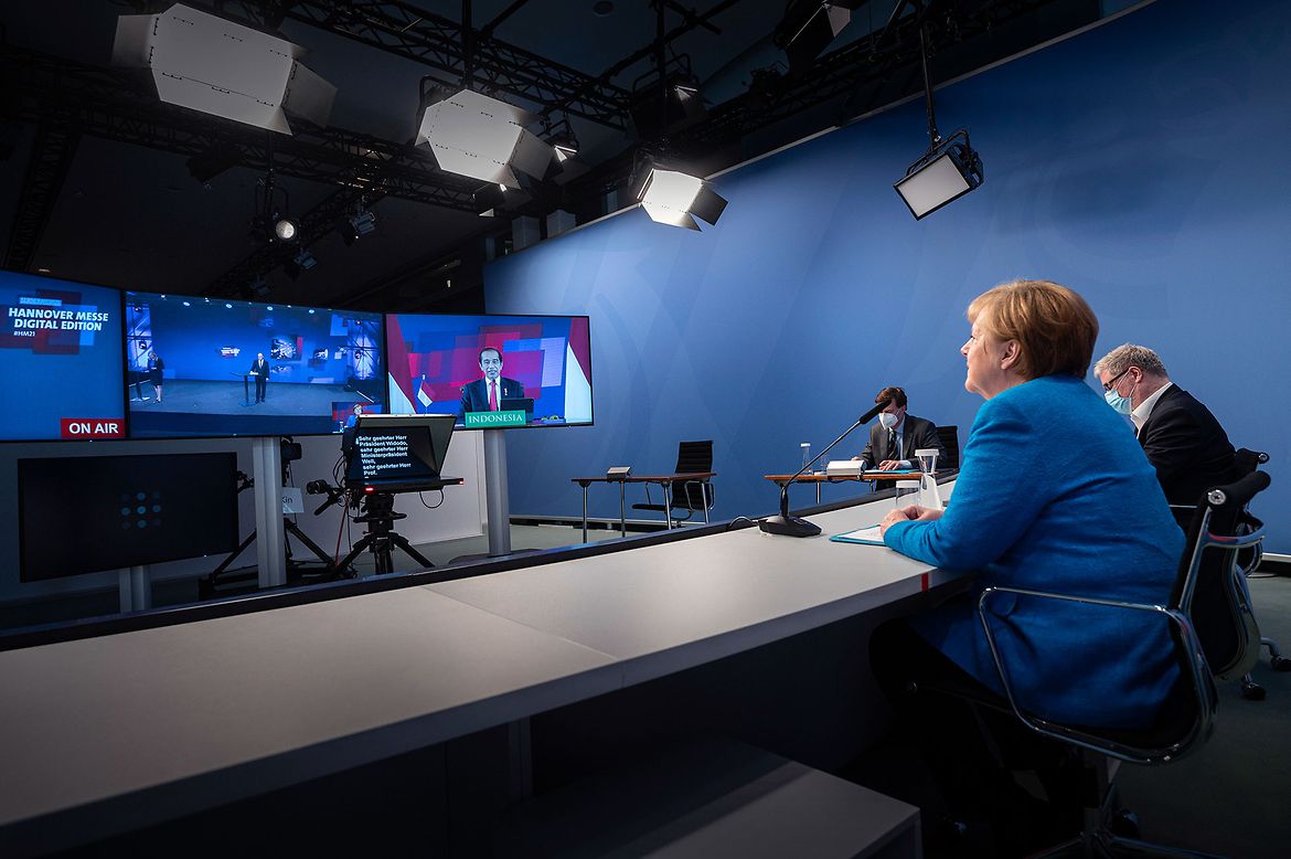 Bundeskanzlerin Angela Merkel nimmt per Videokonferenz an der Eröffnung der Hannover Messe teil.