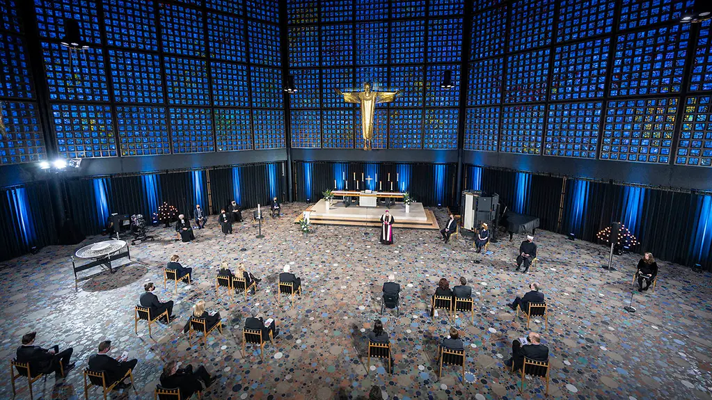 Gottesdienst für die Opfer der Corona-Pandemie in der Gedächtniskirche.