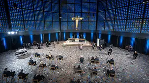 Bundeskanzlerin Angela Merkel beim Gottesdienst in der Gedächtniskirche.