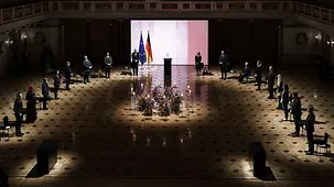 Übersicht Gedenkminute für Verstorbenen der Corona-Pandemie im Konzerthaus.
