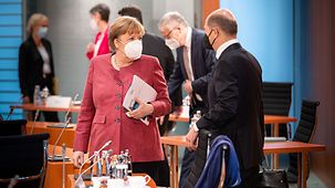 Chancellor Angela Merkel in conversation with Olaf Scholz, Federal Minister of Finance