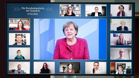 Bundeskanzlerin Angela Merkel im Gespräch mit Kunst- und Kulturschaffenden-
