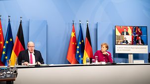 Peter Altmaier, Federal Minister for Economic Affairs and Energy, and Chancellor Angela Merkel in discussion with Xi Jinping, China's President, during Sino-German government consultations