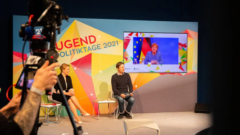 Studio für die digitale Diskussion der Teilnehmer der Jugendpolitiktage mit Kanzerlin Merkel und Jugendministerin Giffey.
