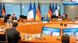 Bundeskanzlerin Angela Merkel zu Beginn der Plenumssitzung des Deutsch-Französischen Ministerrats im Kanzleramt.