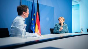 Chancellor Angela Merkel in discussion with Johannes Büchs