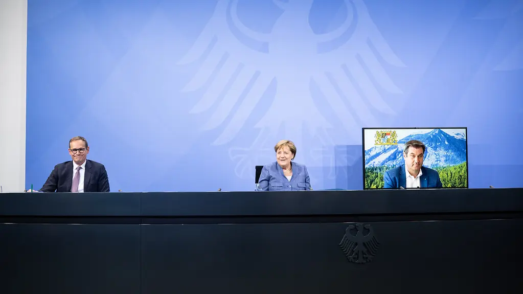 Kanzlerin Merkel mit dem Regierenden Bürgermeister Müller und Ministerpräsident Söder