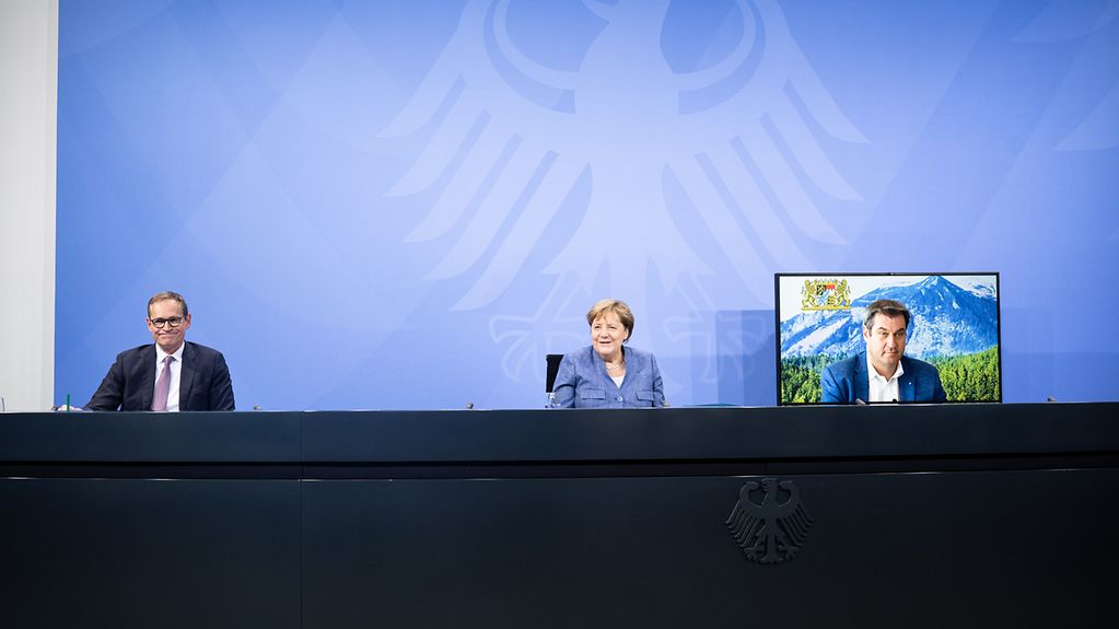 Chancellor Angela Merkel with Berlin's Governing Mayor Michael Müller and Bavarian Minister President Markus Söder