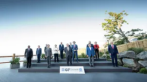Familienfoto mit den Staats- und Regierungscjefs der diesjährgen Partnerländer.