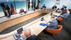 Tagung der G7 mit den Partnerländern des diesjährigen Gipfels.
