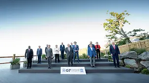 Family photo with the heads of state and government of this year's partner countries