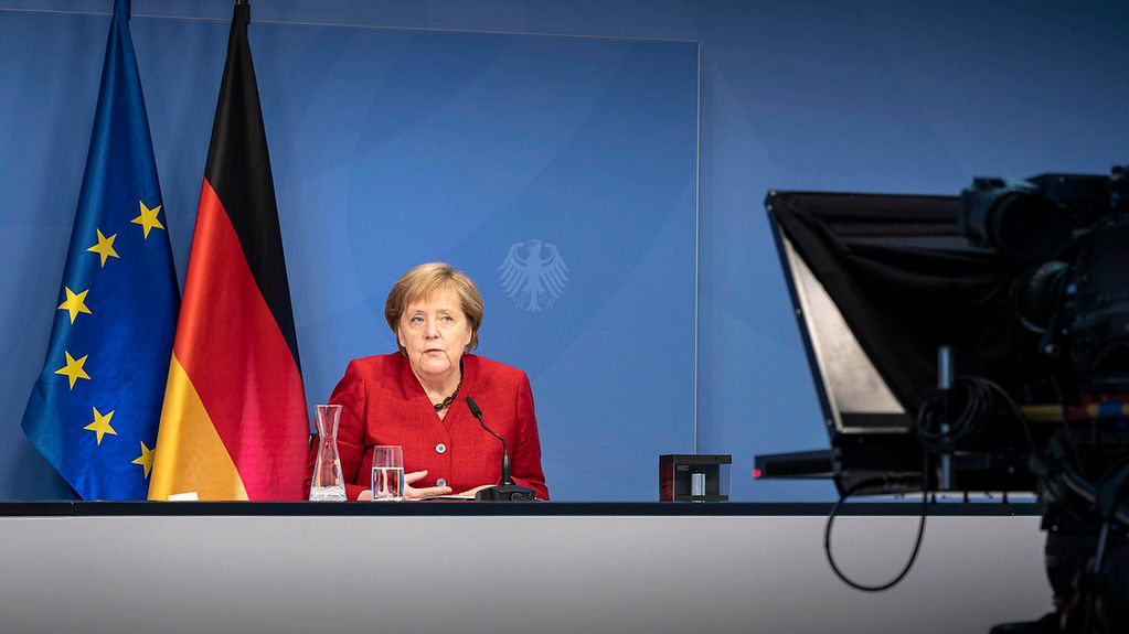 Bundeskanzlerin Angela Merkel weiht die Forschungsplattform „IBM Quantum System One“ ein.