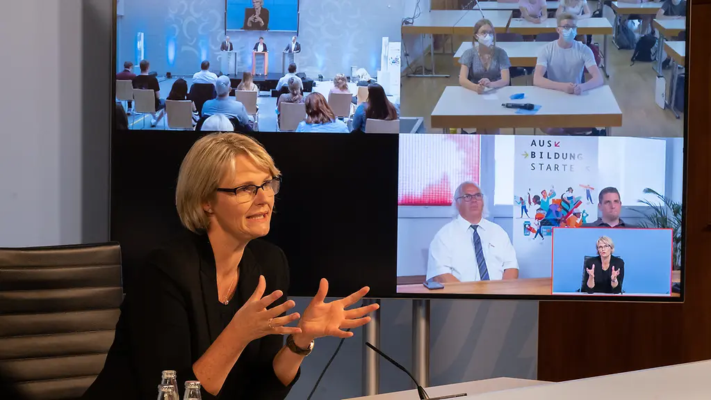 Eine virtuelle Veranstaltung u.a. mit Bundesbildungsministerin Karliczek im Rahmen des „Sommers der Berufsausbildung“.