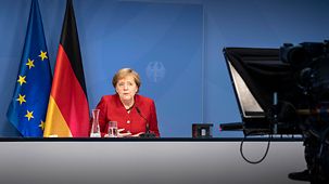 Bundeskanzlerin Angela Merkel spricht bei der Inbetriebnahme eines Quantencomputers bei IBM.