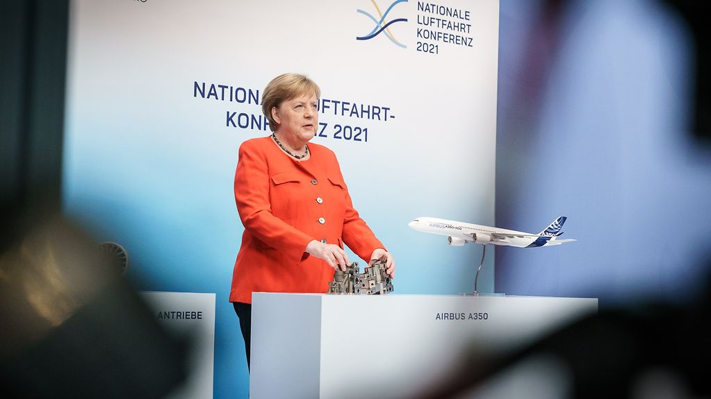 Kanzlerin Merkel während ihrer Rede bei der 2. Nationalen Luftfahrtkonferenz, virtuell gehalten vom Kanzleramt aus.
