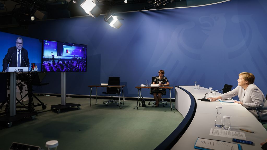 Bundeskanzlerin Angela Merkel nimmt per Videoschalte am Tag der Deutschen Industrie (TDI) teil.
