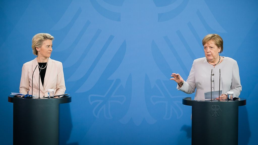 Kanzlerin Merkel und Kommissionspräsidentin von der Leyen bei ihrer Pressekonferenz im Kanzleramt.