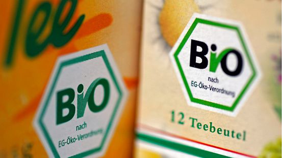 Bio-Siegel: Bio nach EG-Öko-Verordnung auf einer Teeverpackung.