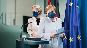 Federal Chancellor Angela Merkel receives Ursula von der Leyen, the President of the European Commission.