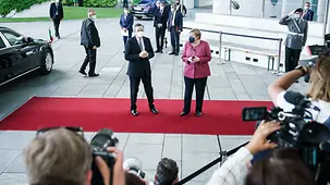 Federal Chancellor Angela Merkel receives Italy’s Prime Minister Mario Draghi at the Chancellery.