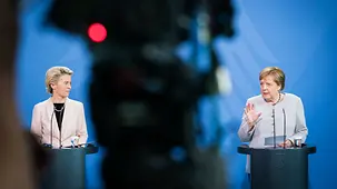 Federal Chancellor Angela Merkel faces the press alongside Ursula von der Leyen, the President of the European Commission.