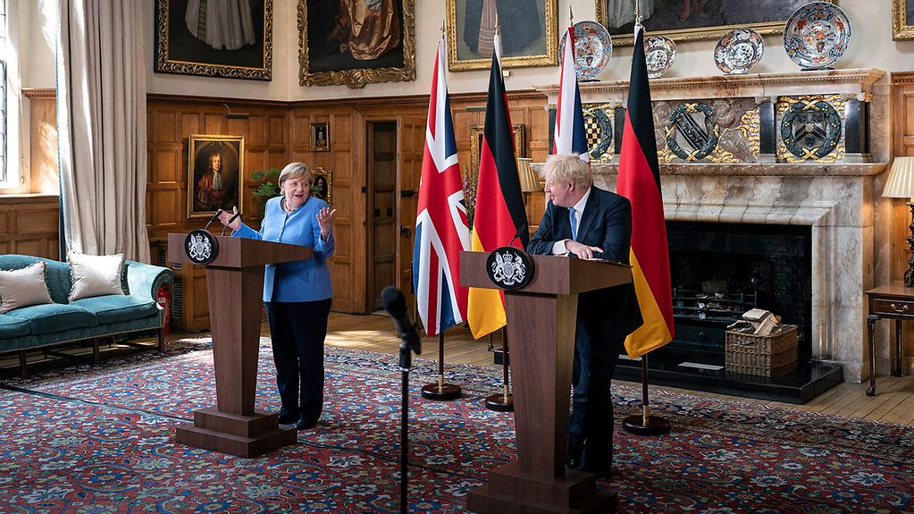 La chancelière allemande Angela Merkel et le premier ministre britannique Boris Johnson lors d’une conférence de presse commune