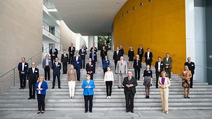 Gruppenfoto der Zukunftskommission Landwirtschaft im Bundeskanzleramt